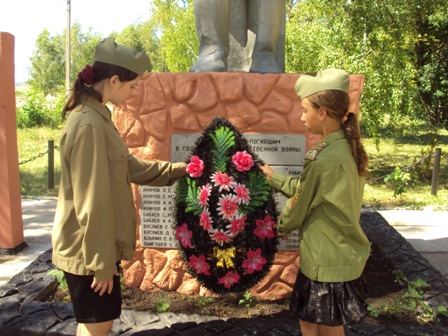 памятник в с. Львовка.